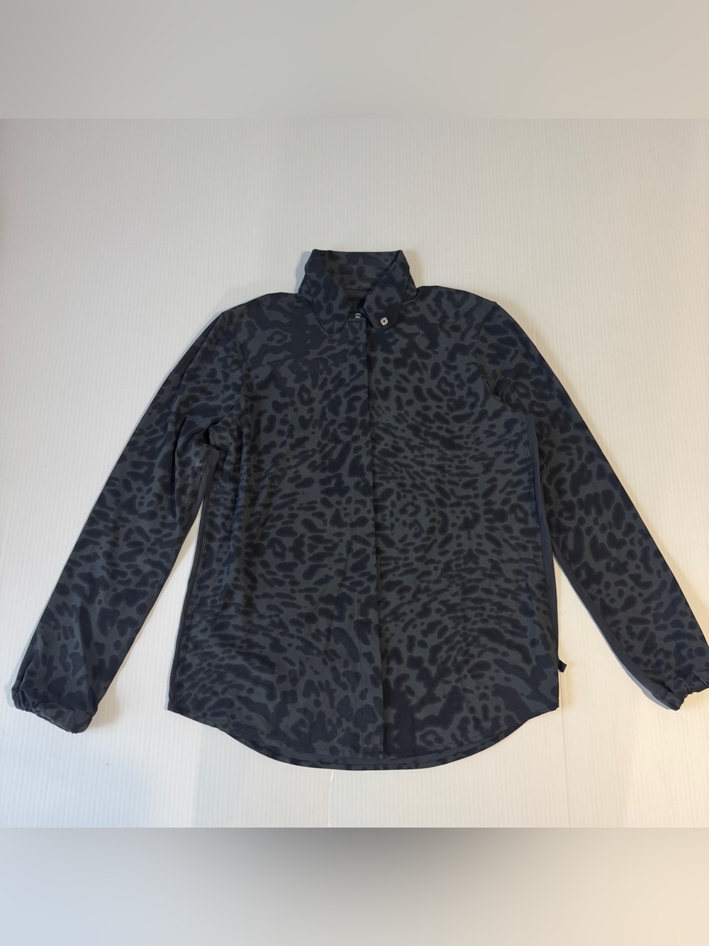 Lululemon Day Trip Blouse Grey Leopard Animal Print Gorpcore Shirt Medium 8